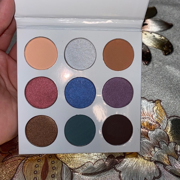 Eyeshadow - Picture 2 of 3